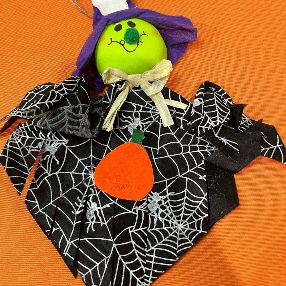 Halloween Decor Set with Pouch - Picture 2 of 6